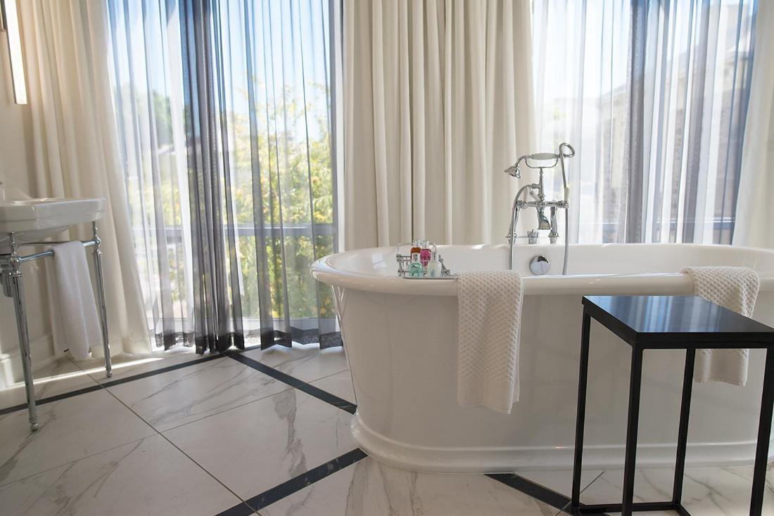Hotel The Manor House At The Queen Victoria By Newmark Cape Town