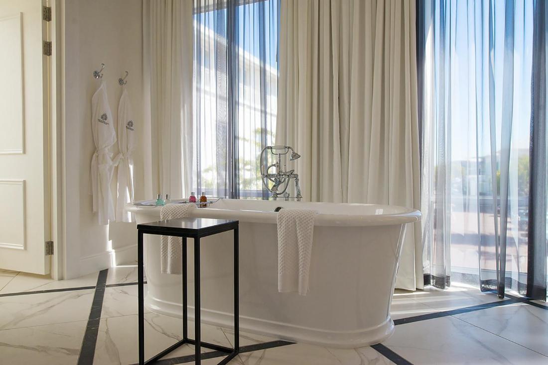 The Manor House At The Queen Victoria By Newmark 5*
